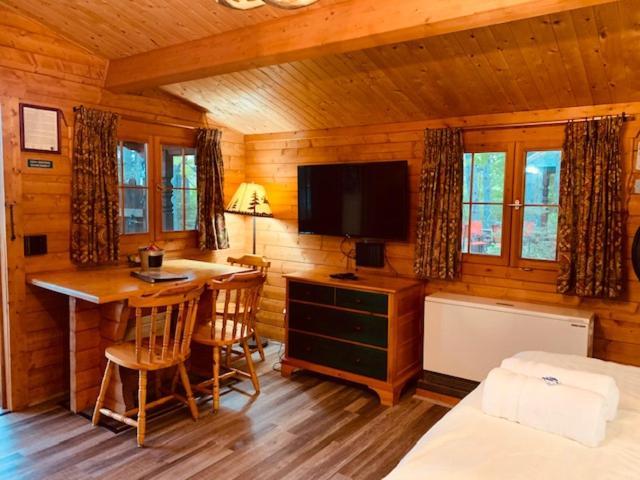 Lakeshore Lily Pad ヘイワード エクステリア 写真